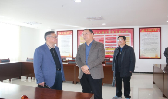 省委常委、省總工會(huì)主席馬吉孝等一行蒞臨青海物產(chǎn)集團(tuán)公司視察，調(diào)研指導(dǎo)道路貨運(yùn)企業(yè)建會(huì)、貨運(yùn)司機(jī)入會(huì)等工作