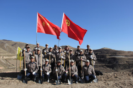 有一種奉獻(xiàn)叫&ldquo;五四精神&rdquo;，有一種擔(dān)當(dāng)叫&ldquo;青年突擊隊(duì)&rdquo;